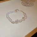 Elegantes handgefertigtes weißes Perlenarmband mit Herzperlen und goldener Metallkette - 38# Armband-weiß-herz