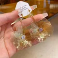 Boucles d'oreilles élégantes en forme de fleur dorée avec centre en cristal et argent - Fleur à Texture de Maille (26#)