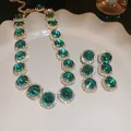 Vintage Smaragdgrüner Strass Halskette und Ohrringe Schmuckset im Palaststil für Damen - Quadratisches Strass-Rundblumen-Halsketten-Ohrringe-Set (2-teilig - Grün)