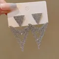 Boucles d'oreilles pendantes argentées en V avec pavé complet de strass brillants - Strass Complet Creux Géométrique en Forme de V (46)