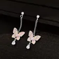 Eleganti orecchini a farfalla argentati con ali iridescenti e zirconi a goccia d'acqua. - Ago Argentato N. 46 - Argento - Viola Chiaro