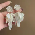 Élégantes boucles d'oreilles à pampilles en pétales blancs avec fleur en zircon - Tige en Argent Sterling 925 Boucle d'Oreille Gland Pétale Multi-couches (45#)