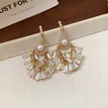 Boucles d'oreilles pendantes à pampilles en zircon doré avec perles et perles cristal - Style de Gland en Perle Artificielle Géométrique (70#)