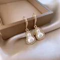 Elegante goldene Ohrhänger in Kalebassenform mit Perleneinlage und Strass - Ohrhaken Stil (4)