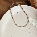 Collana boho retrò di perline rosa con perla centrale e accenti verdi per donna - Collana No. 45 (Perline Rosa-Verde)