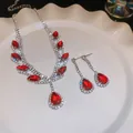 Parure de bijoux élégante avec strass goutte rouge, collier et boucles d'oreilles scintillants - Ensemble 2 pièces ovale rouge argenté