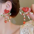 Orecchini a cuore con perline e fiocco con lunghe nappine colorate fatti a mano! - Nappa a Fiocco di Cuore Rosso