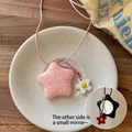 Nahaufnahme der rosa Acryl-Sternenkette mit einem versteckten Spiegel auf der Rückseite - Rosa