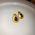 Pendientes vintage en forma de gota de metal dorado con piedras preciosas de color rojo - Pendientes de Botón (11) / Dorado