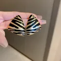 Klassische gold-schwarze Zebra-Emaille-Ohrstecker in Dreiecksform für Damen im Vintage-Stil - Zebramuster Ohrstecker (56)