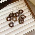 Gros plan de boucles d'oreilles à pampilles rondes marron de style vintage - 4# Coffee - Wood Hoop Tassel