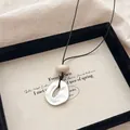 Collana lunga minimalista con pendente in argento irregolare e perla beige elegante - 17# Collana (Stile Geometrico Martellato)