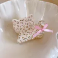 Cute cat-shaped hair claw clip with pink leopard print and bow detail for women - Leopard Print Cat Style / White Pink
