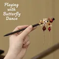 Vintage Haarnadel aus Holz im chinesischen Stil mit Schmetterlings- und Blumendekor - Schwarz-Dunkelrot