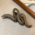 Minimalist wavy matte coffee brown claw hair clip for elegant back of head styling - Frosted Wave Style / Dark Coffee