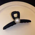 Elegant black velvet shark hair claw clip with large pearl embellishment and gold trim - Retro Pearl Style / Black Flocking