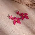 Eleganti orecchini a doppia sfumatura di fiori rosa con perni in argento su pietra - Rosa Rosso