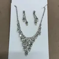 Élégant ensemble de bijoux de luxe avec collier et boucles d'oreilles en strass - Collier Et Boucles D'oreilles / Blanc Argenté