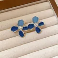 Elegante Blumenohrringe mit blauen Denim-Stoffblüten und einer zentralen Perlenverzierung - Silbernadel Denim Blumen Ohrringe - Blau (47#)