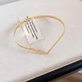 Brazalete rígido minimalista de metal dorado en forma de V con un acabado pulido - Estilo Pulido Abierto en Forma de V (66#) / Dorado