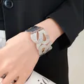 Brazalete ancho de metal plateado minimalista con textura de escamas de estilo chic - Estilo Calado con Patrón de Ondas (127#) / Plateado