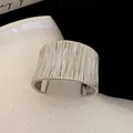 Brazalete ancho plateado con textura de alambre de estilo minimalista para mujer - Estilo Ancho de Textura Enrollada (95#) / Plateado