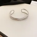 Elegante pulsera brazalete abierta minimalista de metal plateado multicapa brillante - Estilo de Anillos Entrelazados de Tres Capas (103#) / Plateado