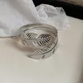 Elegante brazalete abierto de metal plateado con diseño de hoja de estilo minimalista - Estilo con Forma de Doble Hoja (118#) / Gris