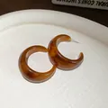 Vintage tortoiseshell patterned resin C-shaped hoop earrings with silver needles - Retro Amber Tortoise C-Shape Style (46#银针-咖色)