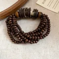 Vista dettagliata del bracciale multistrato in perle di legno marrone scuro e cocco - Stile con Perline Multistrato Vintage (HB4699)
