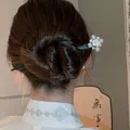Vintage Holz-Haarnadel mit weißer Kamelie und Perlen für elegante Hanfu-Frisuren - Weißer Kamelien-Stil (HH6014) / Weiß