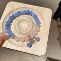 Bracciale in agata blu e cristallo rosa con ciondolo gatto portafortuna su base legno - #4 Braccialetto - Campanoncino - Elegante Confezione Regalo