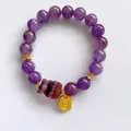 Elegante bracciale in ametista naturale con ciondolo Pixiu placcato oro e pendente portafortuna - 10mm / Viola