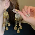 Eleganti orecchini etnici vintage dorati con nappe, campanelli e intricati disegni geometrici - 63# Perno in Argento - Oro Antico Retrò Campanella Jhumka