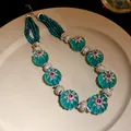 Collana vintage in resina con motivi floreali e accenti di cristallo sulle perle - Blu-Verde Chiaro