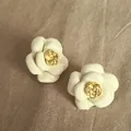 Orecchini a perno camelia crema vintage con dettaglio rosa dorata - Stile Camelia Rosa (Perno Argento 11)