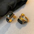Orecchini vintage dorati con grande pietra preziosa nera e dettagli in filigrana - Stile Alexander McQueen (Perno Argento 6)
