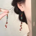 Elegante Neo-Chinese kwastoorbellen met rode glasparels en witte parels aan oorhaken - Haakstijl / Goud-Rood-Blauw