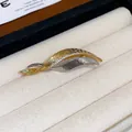 Vue détaillée de la broche feuille bicolore avec pavé de zircons - 11# Style Feuille Bicolore Profilé