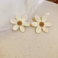 Bohemian style raffia woven daisy flower stud earrings in cream white and brown - 40# Steel Needle - Gold - White