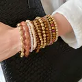Detailansicht geschichteter Maillard-Armbänder mit Gold-, Perlen- und Holzperlen im Retro-Stil. - 28# Silberner Ohrstecker-Stift - Gold Kaffee