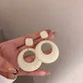 Orecchini a pendente geometrici vintage minimalisti quadrati e tondi bianco crema per donna - crema