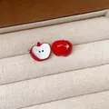 Kreative rote Apfel-Ohrstecker mit geschnittenem Apfeldesign auf Schmucktablett - Emaille-Apfel-Stil (89#)