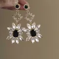 Elegante Blumen-Ohrhänger mit funkelnden schwarzen und weißen Kristallen in Goldoptik - Europäischer Großer Blumenanhänger-Stil (16#) (925 Sterlingsilber Ohrstecker-Stift)