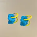 Auffällige blaue Blumen-Ohrringe mit gelbem Ring in modernem, minimalistischem Stil - 45# Brisur-Stil