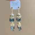 Elegante blaue Perlenquasten-Ohrringe mit Golddrahtwickel-Details - Geflochtener Quastenstil (15#)