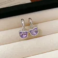 Elegante Creolen aus Silber mit funkelnden violetten herzförmigen Kristallanhängern für Damen. - Schmetterlings-Anhänger-Stil (83#)
