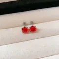 Klassische silberne Ohrstecker mit leuchtend roten runden Edelsteinen für einen Look - Runder Krallenfassung-Stil (106#)