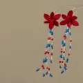 Rote Kunstharz-Blumenohrringe mit blau-roten Perlenquasten für den Strandurlaub - 46# Kontrast Quasten Blume