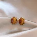 Retro Maillard style amber oval resin stud earrings with elegant gold plated finish - Oval Style (HE29565-4)
